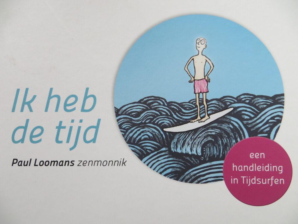getekende mannetje op surfplank op het water